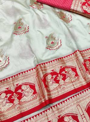 Cream zari woven baluchari silk traditional saree with blouse piece 2