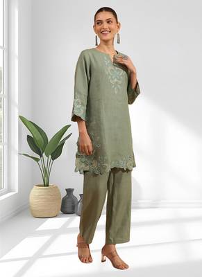 Women's linen pista green embroidered short kurta with pant 3
