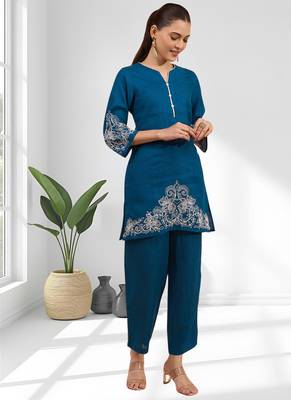Women's linen teal embroidered short kurta with pant 3