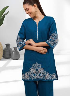 Women's linen teal embroidered short kurta with pant 4