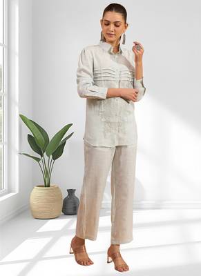Women's linen powder blue embroidered short kurta with pant 3