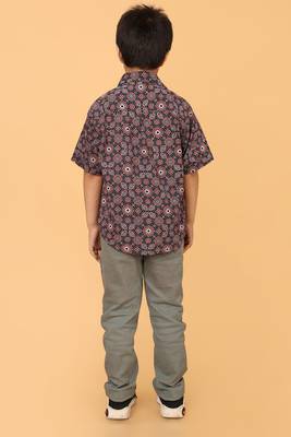 Black ajrakh print cotton shirt for boys 2