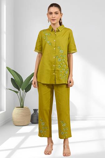 Women's cotton, linen green embroidered short kurta with pant