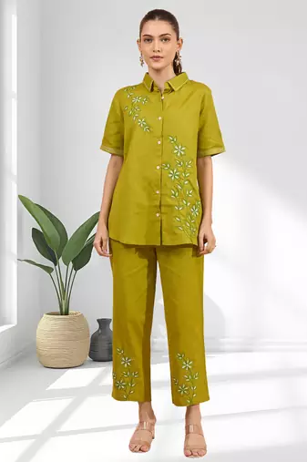 Women's cotton, linen green embroidered short kurta with pant