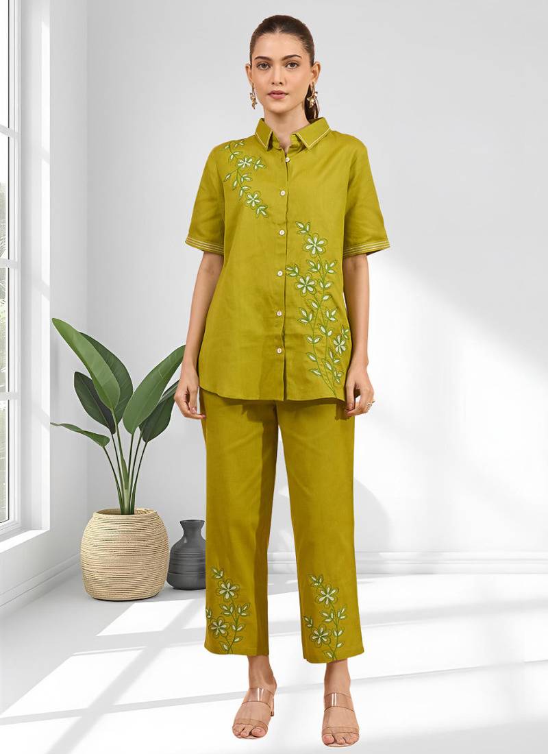 Women's cotton, linen green embroidered short kurta with pant