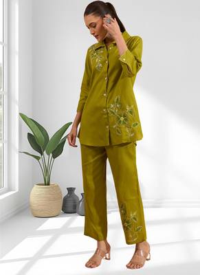 Women's cotton, linen green embroidered short kurta with pant 1