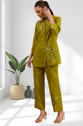 Women's cotton, linen green embroidered short kurta with pant