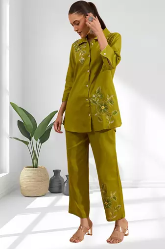 Women's cotton, linen green embroidered short kurta with pant