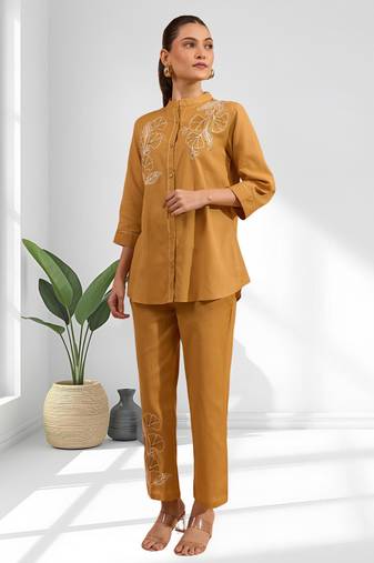 Women's cotton, linen coral embroidered short kurta with pant