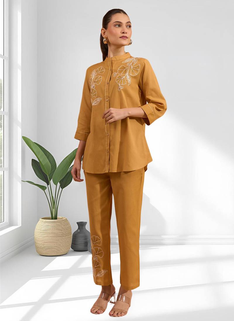 Women's cotton, linen coral embroidered short kurta with pant