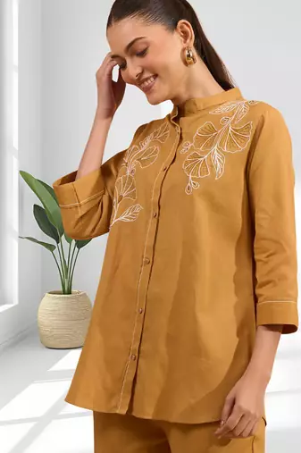 Women's cotton, linen coral embroidered short kurta with pant