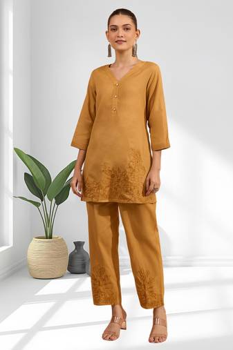 Women's cotton, linen coral embroidered short kurta with pant