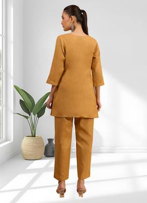 Women's cotton, linen coral embroidered short kurta with pant 2