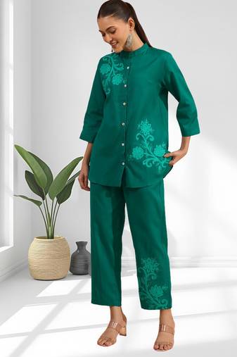 Women's cotton, linen green embroidered short kurta with pant