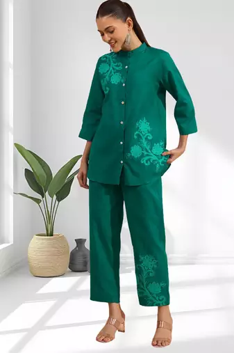 Women's cotton, linen green embroidered short kurta with pant