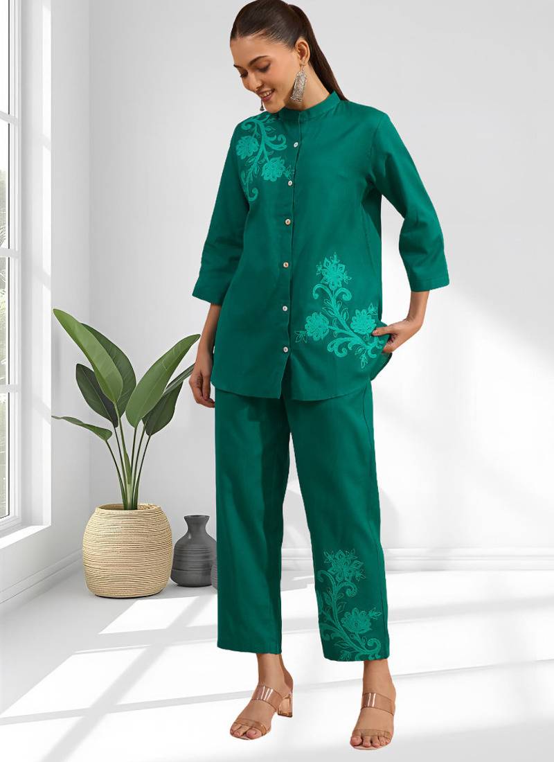 Women's cotton, linen green embroidered short kurta with pant