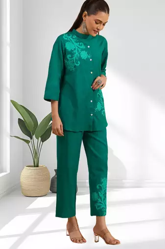 Women's cotton, linen green embroidered short kurta with pant