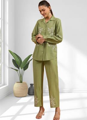 Women's silk blend green embroidered short kurta with pant 1