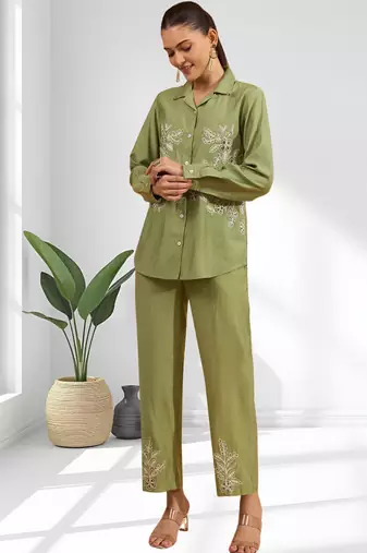 Women's silk blend green embroidered short kurta with pant