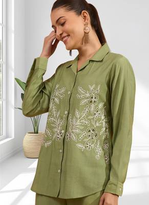 Women's silk blend green embroidered short kurta with pant 3
