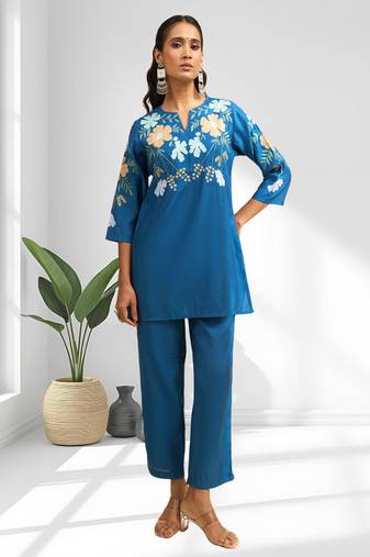 Women's silk teal embroidered short kurta with pant
