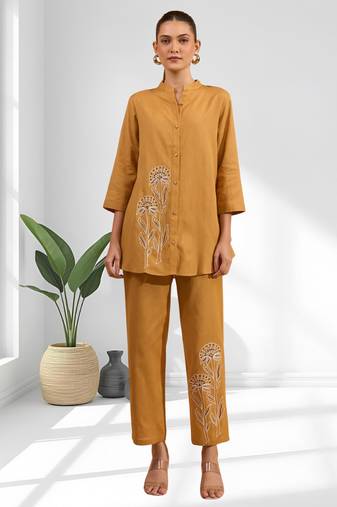 Women's cotton, linen coral embroidered short kurta with pant