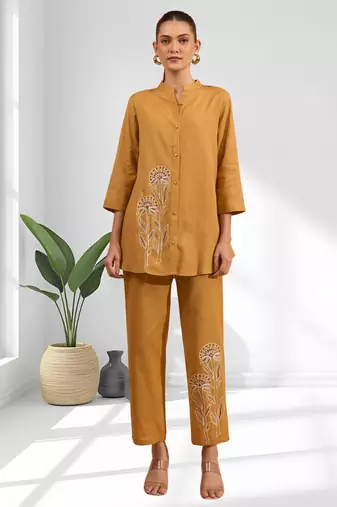 Women's cotton, linen coral embroidered short kurta with pant