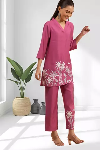 Women's silk blend pink embroidered short kurta with pant