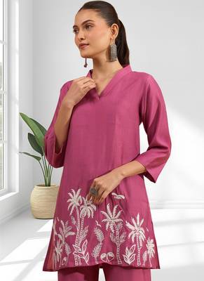 Women's silk blend pink embroidered short kurta with pant 3