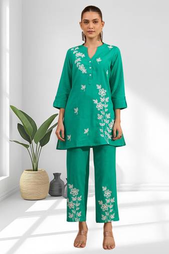 Women's cotton, linen sea green embroidered short kurta with pant