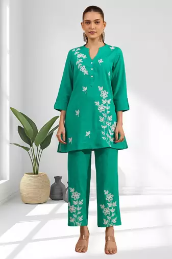 Women's cotton, linen sea green embroidered short kurta with pant