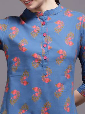 Women blue printed cotton kurta 5