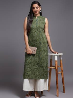 Women green printed rayon kurta 3