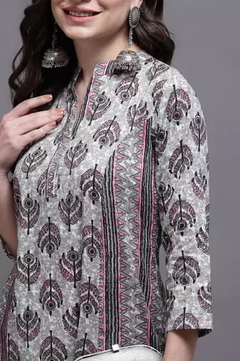 Women pink printed cotton kurta