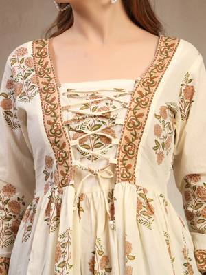 Off-white floral printed cotton flared top for women 5