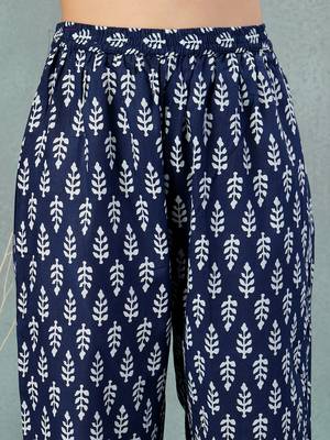 Blue printed cotton peter pan collar co-ord night suit for women 5