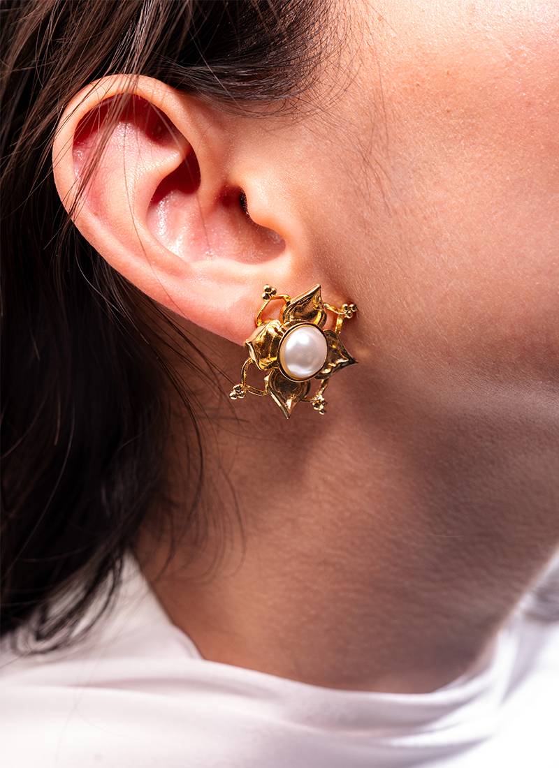 white brass earrings with pearl geometric grid work