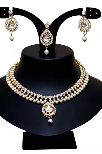 White agate stone necklace set with earrings and maang tikka (gold plated)