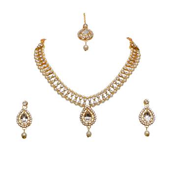White agate stone necklace set with earrings and maang tikka (gold plated) 4