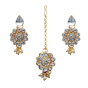 White agate stone necklace set with earrings and maang tikka (gold plated) 3