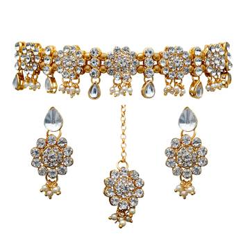 White agate stone necklace set with earrings and maang tikka (gold plated) 5