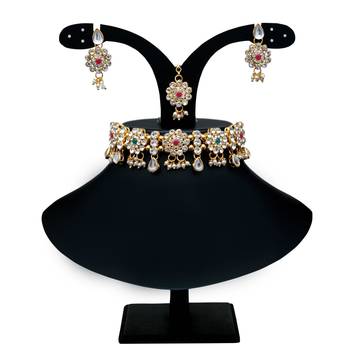 Maroon, green, and white agate stone necklace set with earrings and maang tikka (gold plated) 2