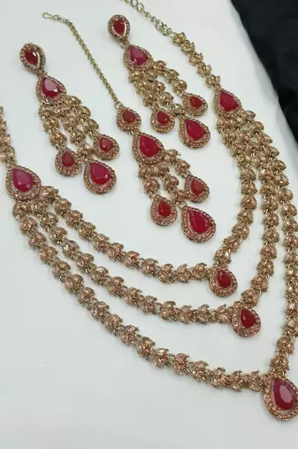 Maroon color necklace set with earrings and maang tikka – agate stone, antique gold plating
