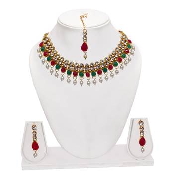Maroon, green, and white agate stone necklace set with earrings and maang tikka (gold plated) 3