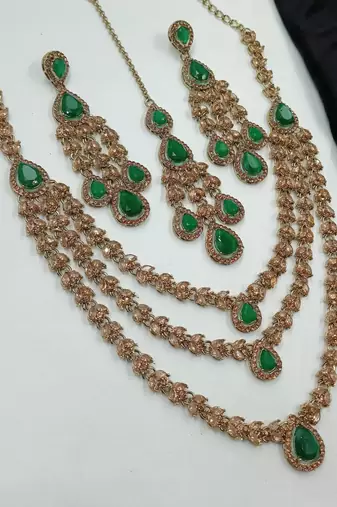 Green color necklace set with earrings and maang tikka – agate stone, antique gold plating