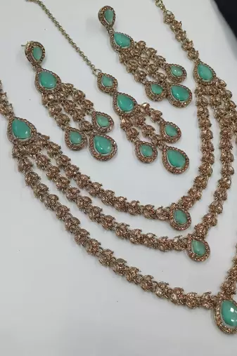 Pista color necklace set with earrings and maang tikka – agate stone, antique gold plating