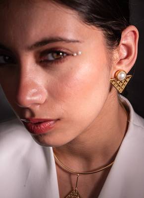 gold brass necklace set with pearl geometric drop 4