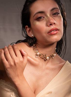 gold alloy necklace with pearl floral link design 5