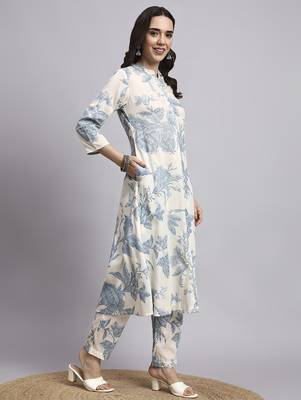 Women cream printed rayon kurta pant set 3