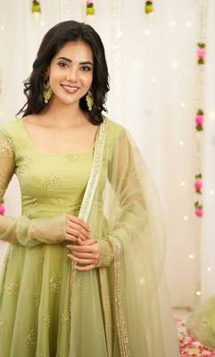 Green embroidered organza anarkali set 2